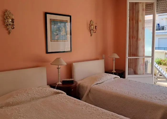 Апартаменти Le California T3 *